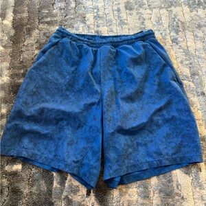 lululemon athletica Men's Textured Blue Athletic Shorts Small